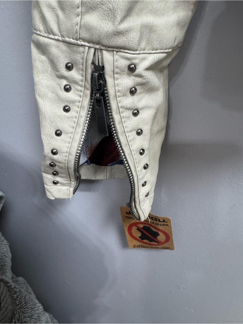 Jou Jou 100% Vegan leather Studded Cream Leather Moto Jacket - Women's - Picture 9 of 12